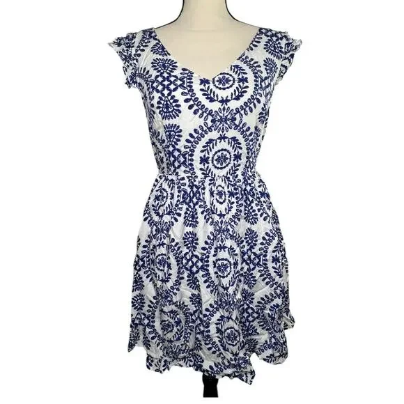 Cupshe Blue & White Ornate Flutter Sleeve V-Neck Mini Dress Size L - Picture 3 of 9